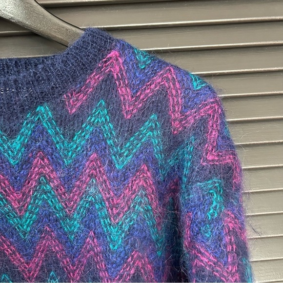 Vintage Karen Scott Mohair Blend Geometric ZigZag Chevron Sweater, Size Medium - Picture 4 of 13